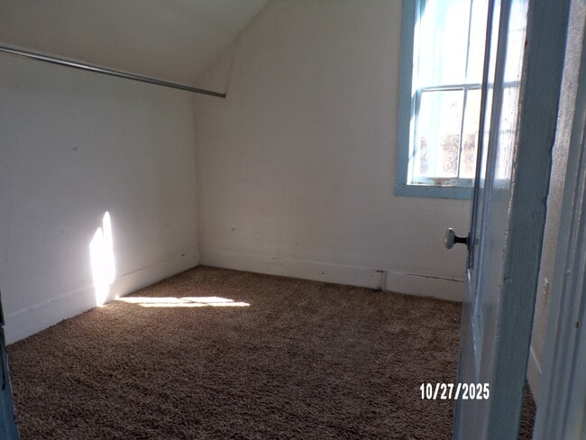 Building Photo - 814 E Main St