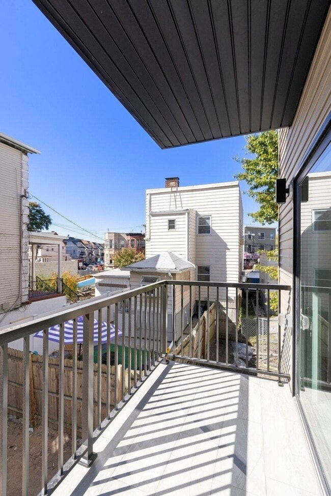 Building Photo - 131 Clifton Pl