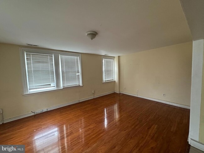 Building Photo - 7028 Castor Ave