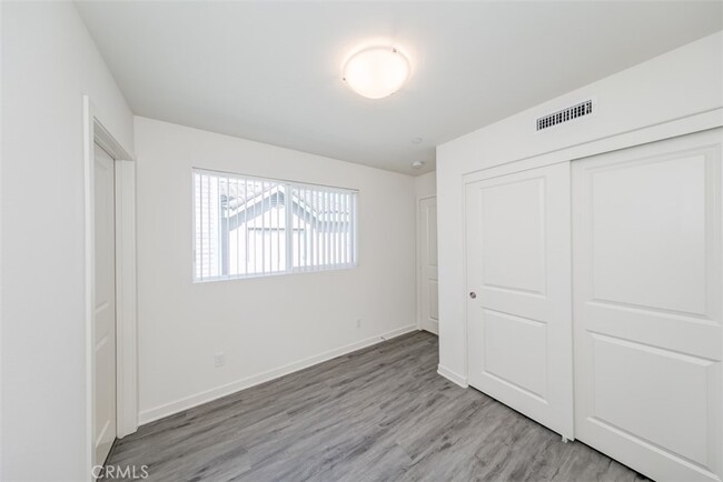 Building Photo - 9124 Huntington Dr