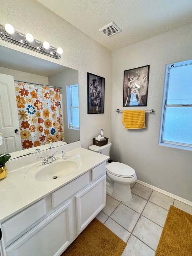 Building Photo - Perfect Vacation Getaway