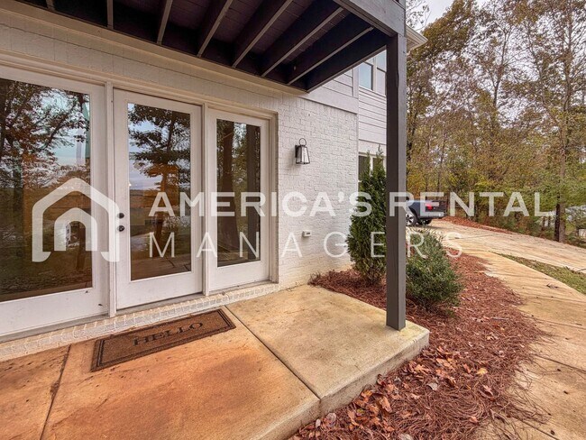 Building Photo - Home for Rent in Vestavia Hills, AL!!! Sig...