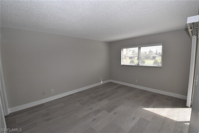 Building Photo - 5667 Rattlesnake Hammock Rd