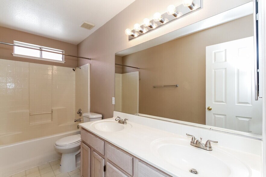 Building Photo - 334 Oak Canyon Dr