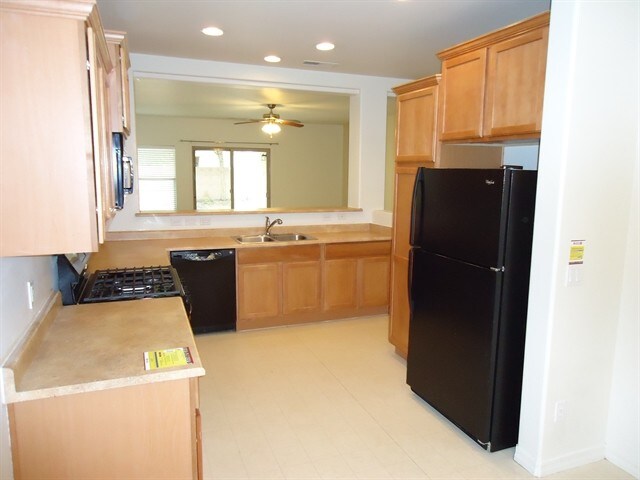 Building Photo - 18641 W Mission Ln