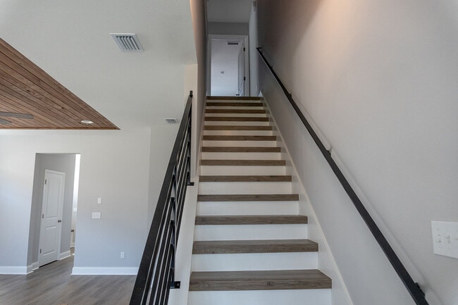 Building Photo - 1418 Landon Hills Dr