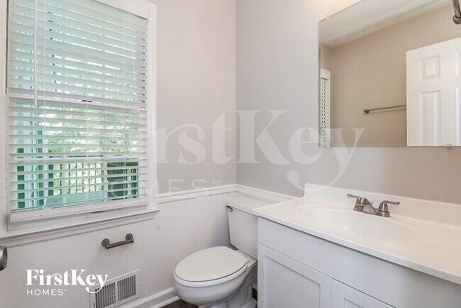 Building Photo - 2066 Arbor Forest Drive Southwest