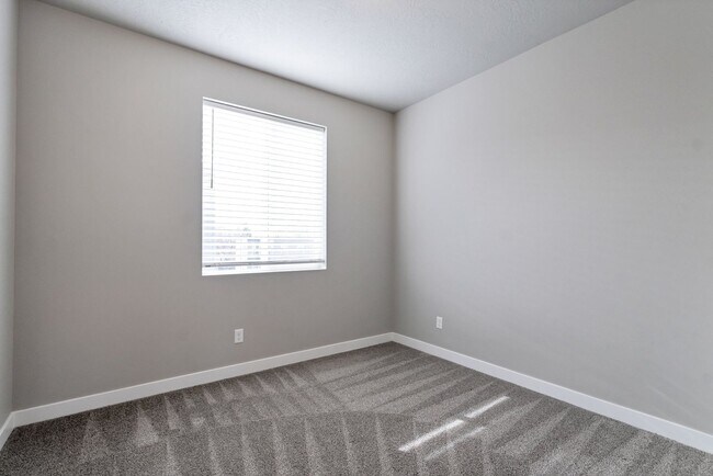 Building Photo - 1666 S 225 E