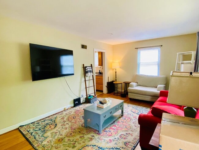 Building Photo - Adorable 2bdrm/1bth Rancher Located in Richmond's West End!!