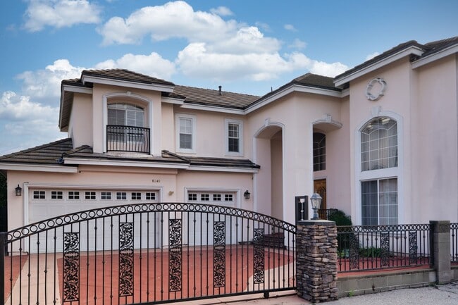 Building Photo - 8240 Sheffield Rd