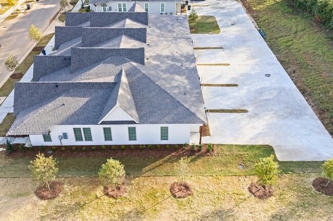 Building Photo - 106 Summer St