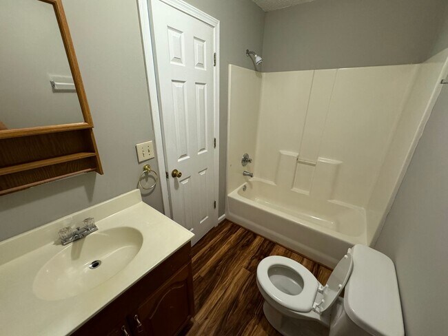 Building Photo - 10A Woodcreek Way SW