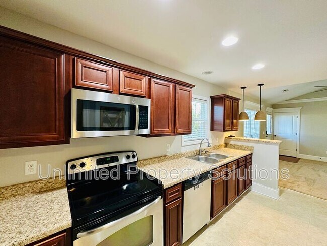 Building Photo - 1306 Avon Ct