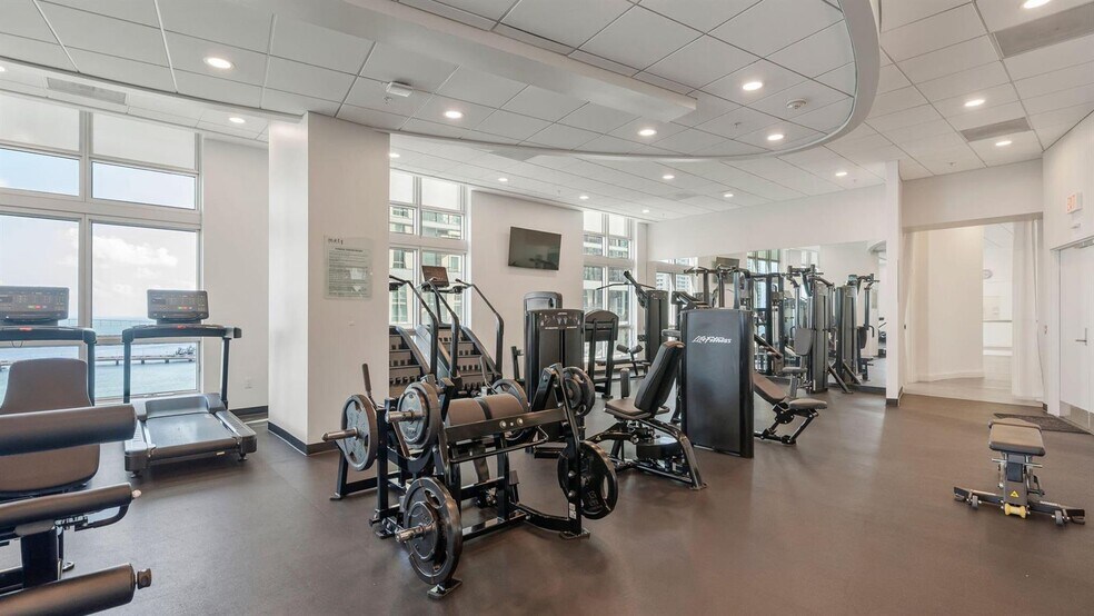 Building Photo - 300 S Biscayne Blvd