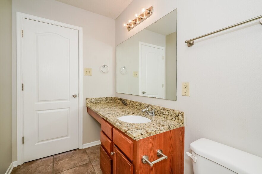 Building Photo - 10610 Crackling Dr