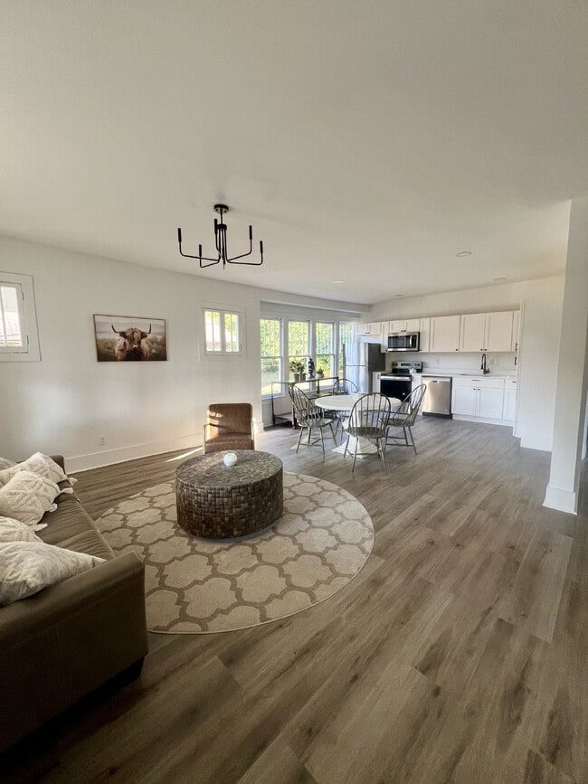 Building Photo - Charming 4-Bedroom Home for Rent/Sale