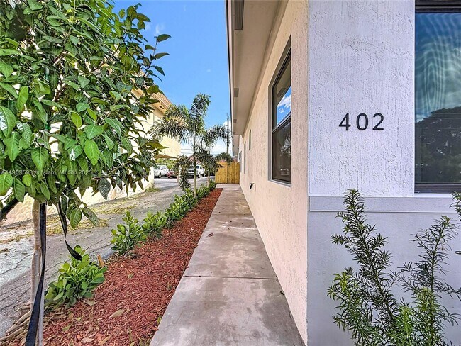 Building Photo - 402-414 NW 41st St