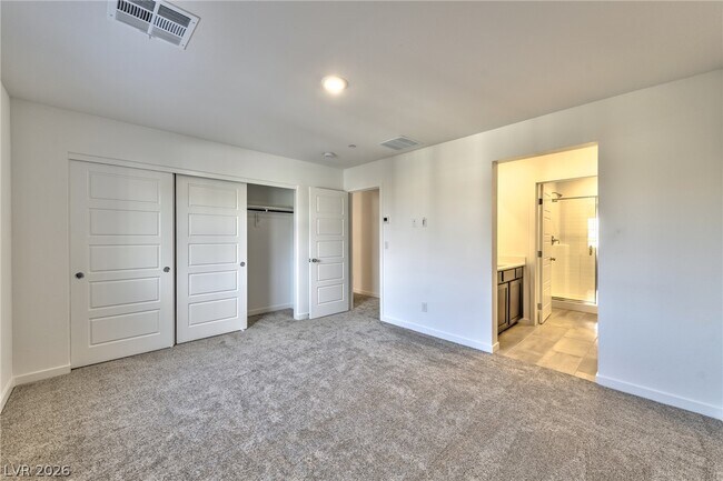 Building Photo - 6288 Foxes Dl St