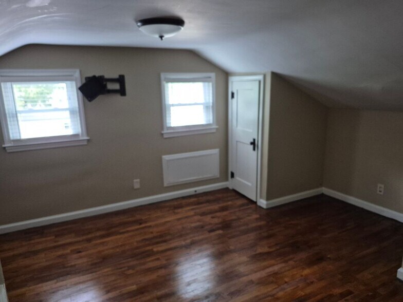 Building Photo - 407 1st St