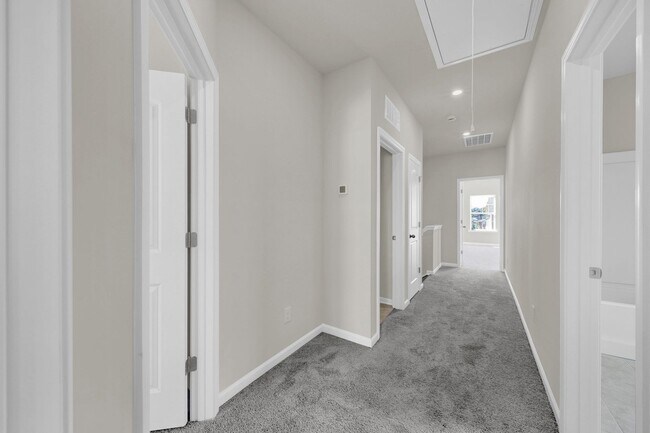 Building Photo - Beautiful End Unit Townhome In Mint Hill