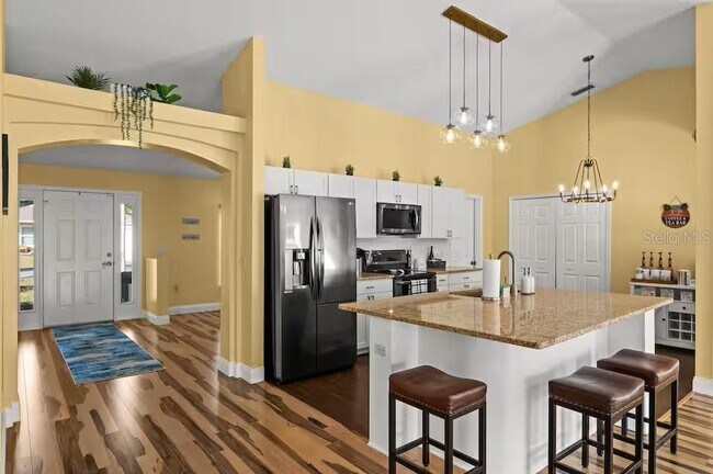 Building Photo - 3 Ryecroft Ln