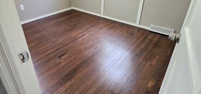 Building Photo - COMING SOON!! Available Soon in SF KCMO