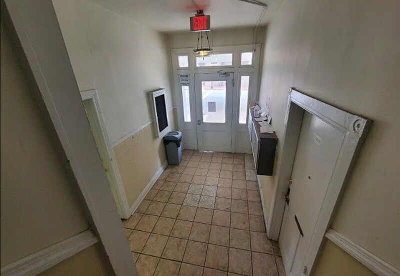 Building Photo - 421 W Grace St