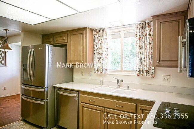 Building Photo - 8726 E Sells Dr