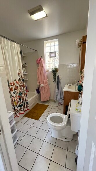 bathroom - 3704 N Magnolia Ave