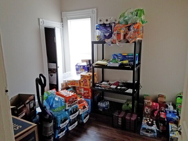 Building Photo - South Side 3 Bedroom House