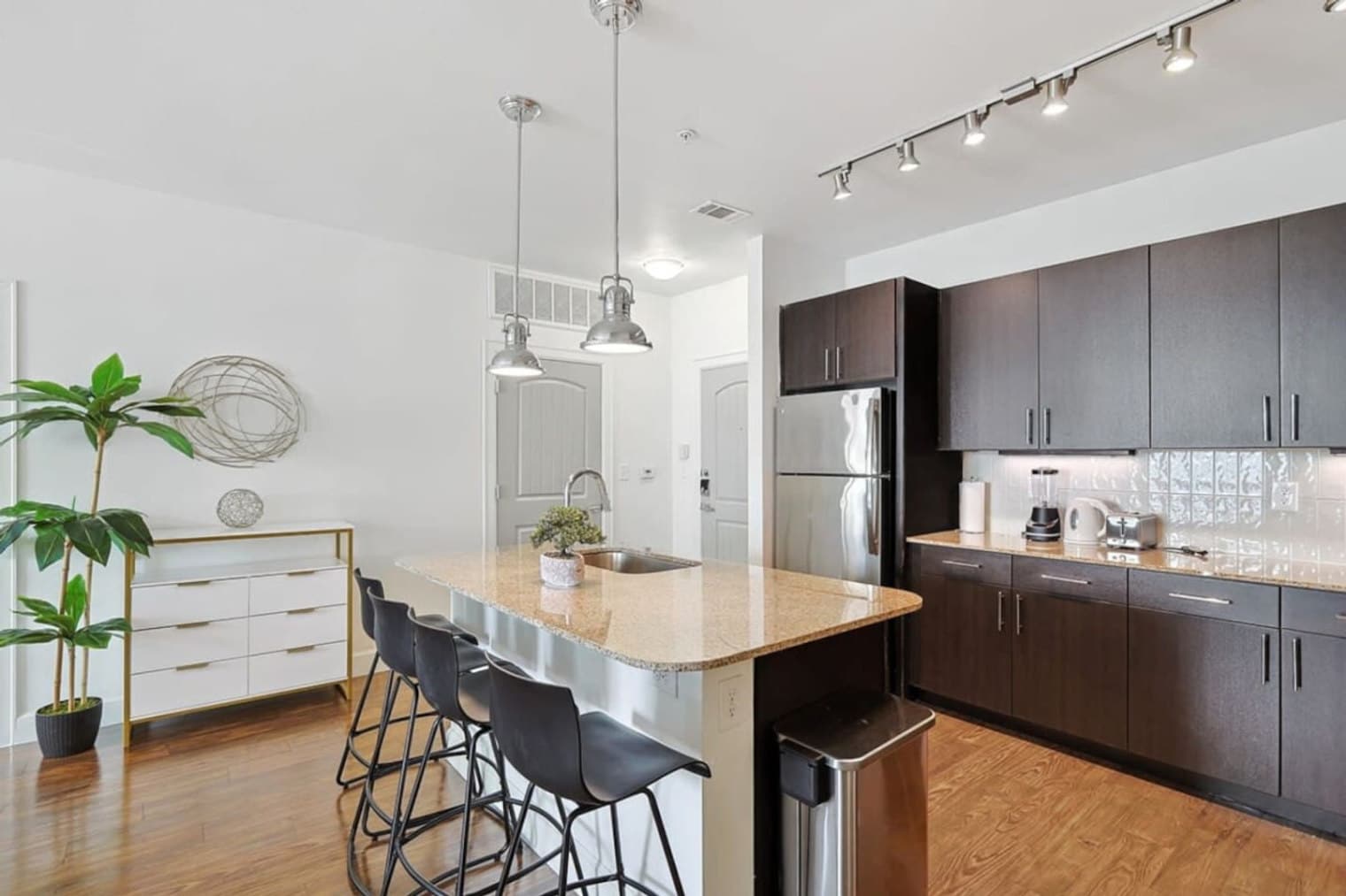 Building Photo - 5752 Town and Country Blvd