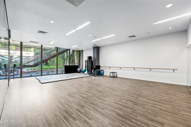 Building Photo - 7167 E Rancho Vista Dr