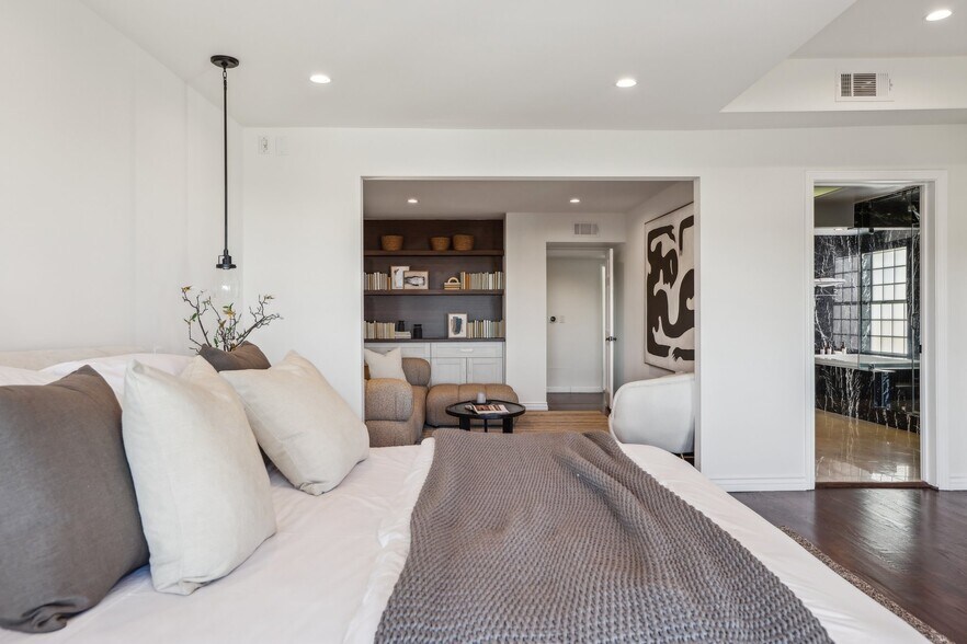 Building Photo - 2411 Mount Olympus Dr