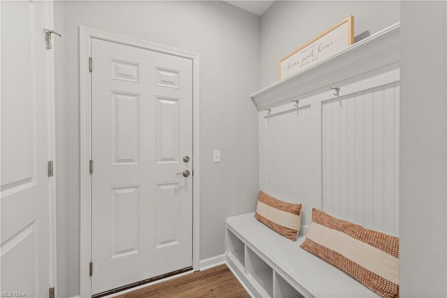 Building Photo - 798 N Greenway Dr