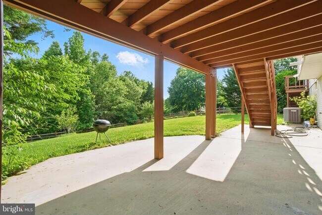 Building Photo - 4739 Bates Dr