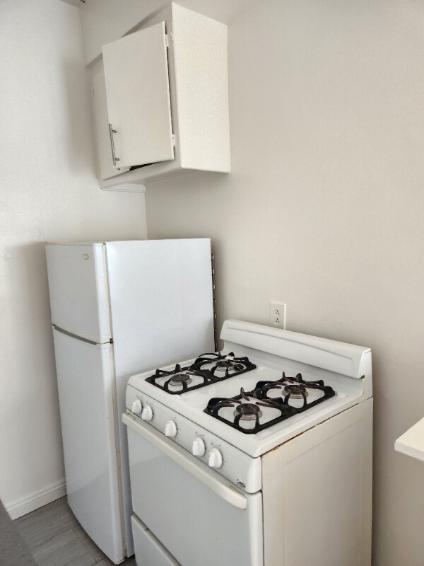 Building Photo - 1909 Beachwood Dr