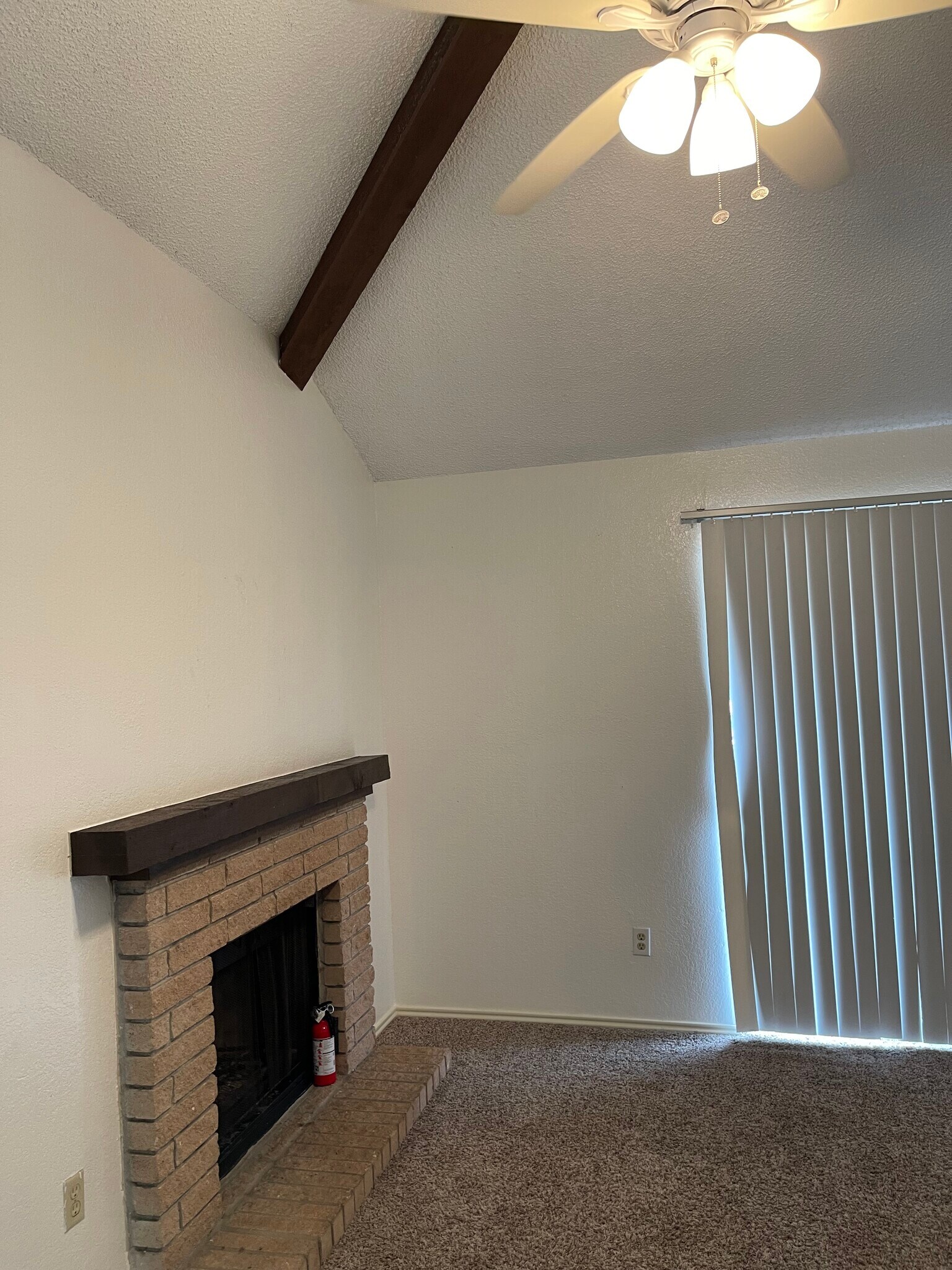 Building Photo - 1007 Spring Loop