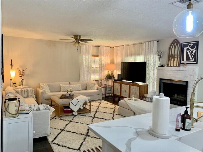 Building Photo - 5454 Saddlebrook Way