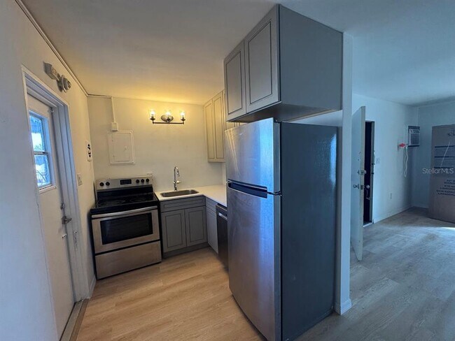 Building Photo - 151 N Orlando Ave