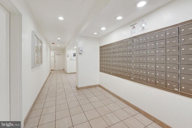 Building Photo - 6300 Stevenson Ave