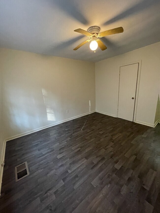 Building Photo - 2786 Brookwood Dr