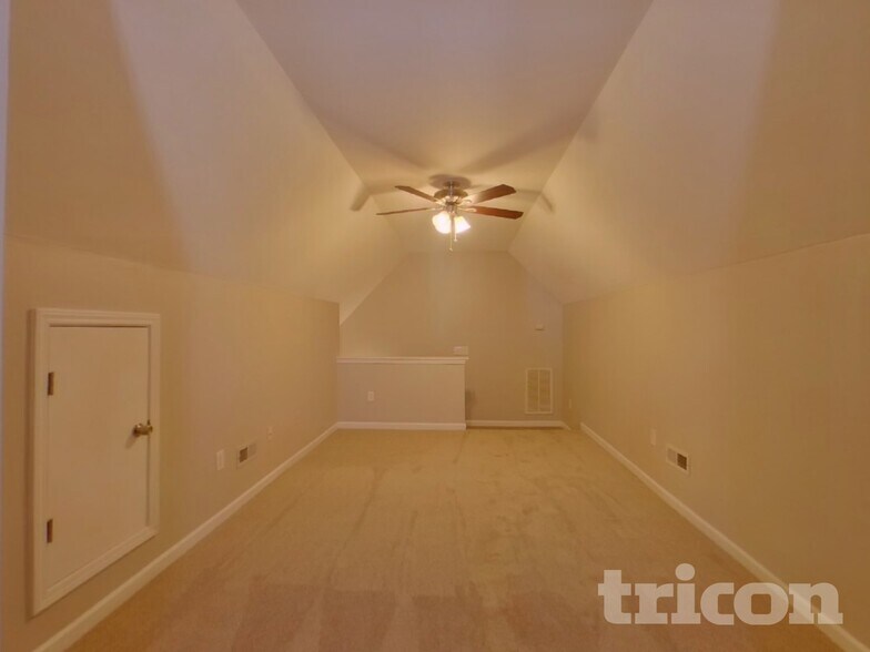 Building Photo - 5806 Shining Oak Ln