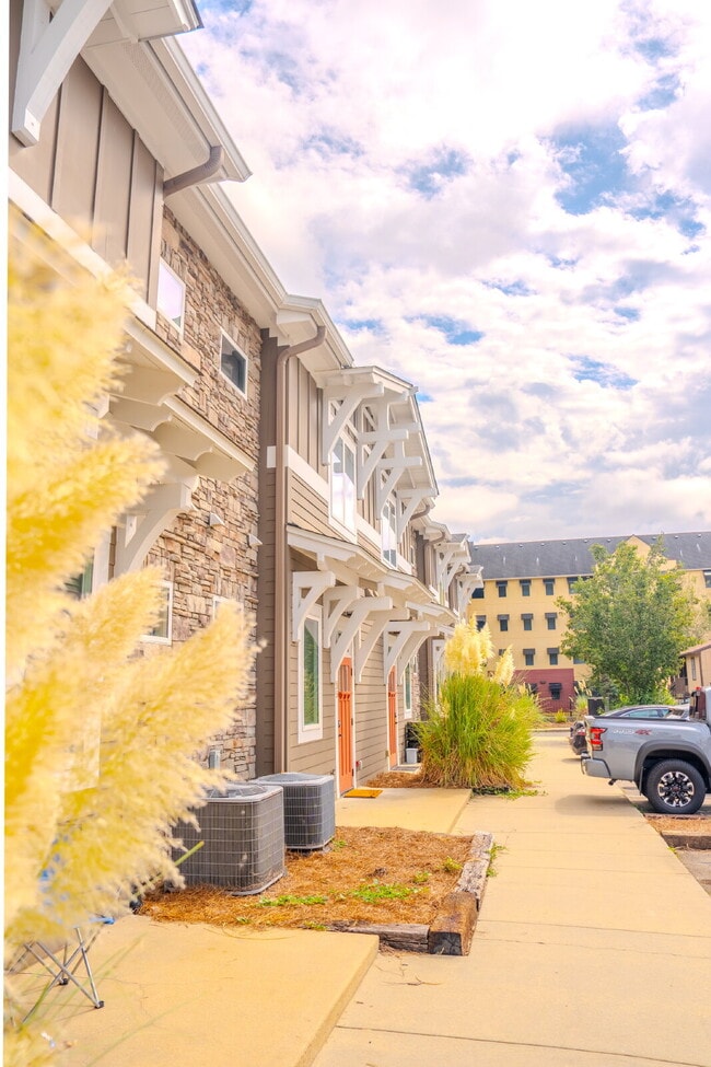 Building Photo - FULLY FURNISHED! 3 bed/3 bath luxury townhouse walking distance to FSU campus. Available Fall 2026!