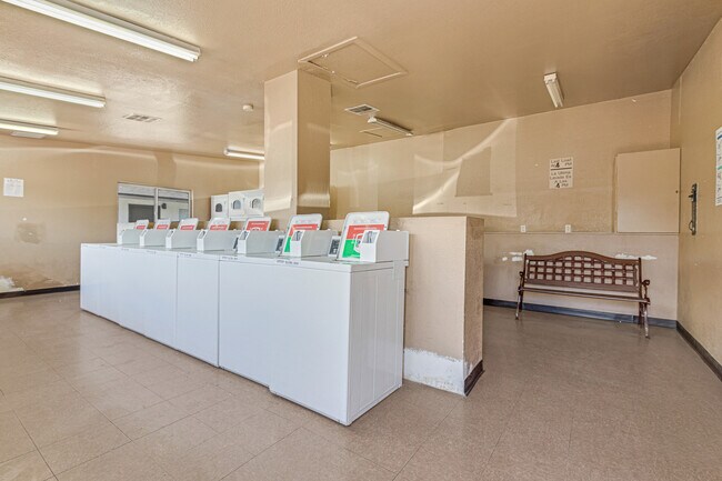 Building Photo - La Posada