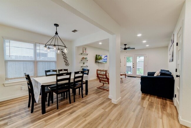 Building Photo - 4405 Button Bend Cir