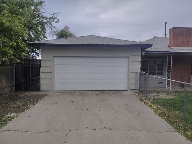 Building Photo - 3 Bedroom 1 Bathroom Home in Benton Park Available! Ask About Our Move-In Special!