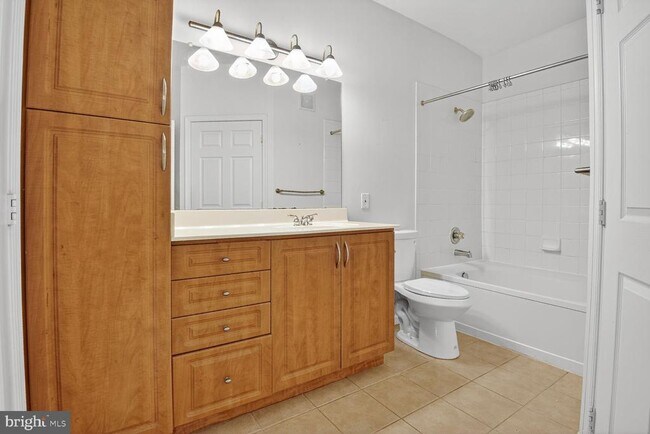 Building Photo - 12905 Centre Park Cir