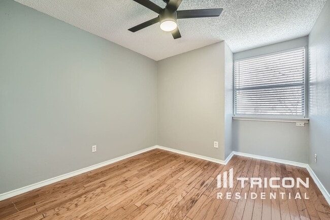 Building Photo - 2112 Churchill Downs Dr