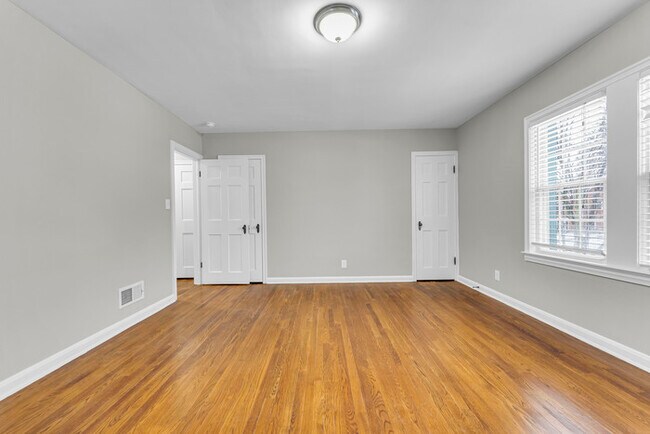 Building Photo - 2555 Saybrook Rd