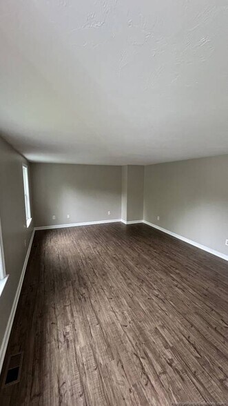 Primary Photo - 30 Harriet Thayer Ave